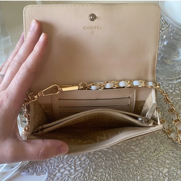 Chanel Precious Symbol - Picture 7 of 11